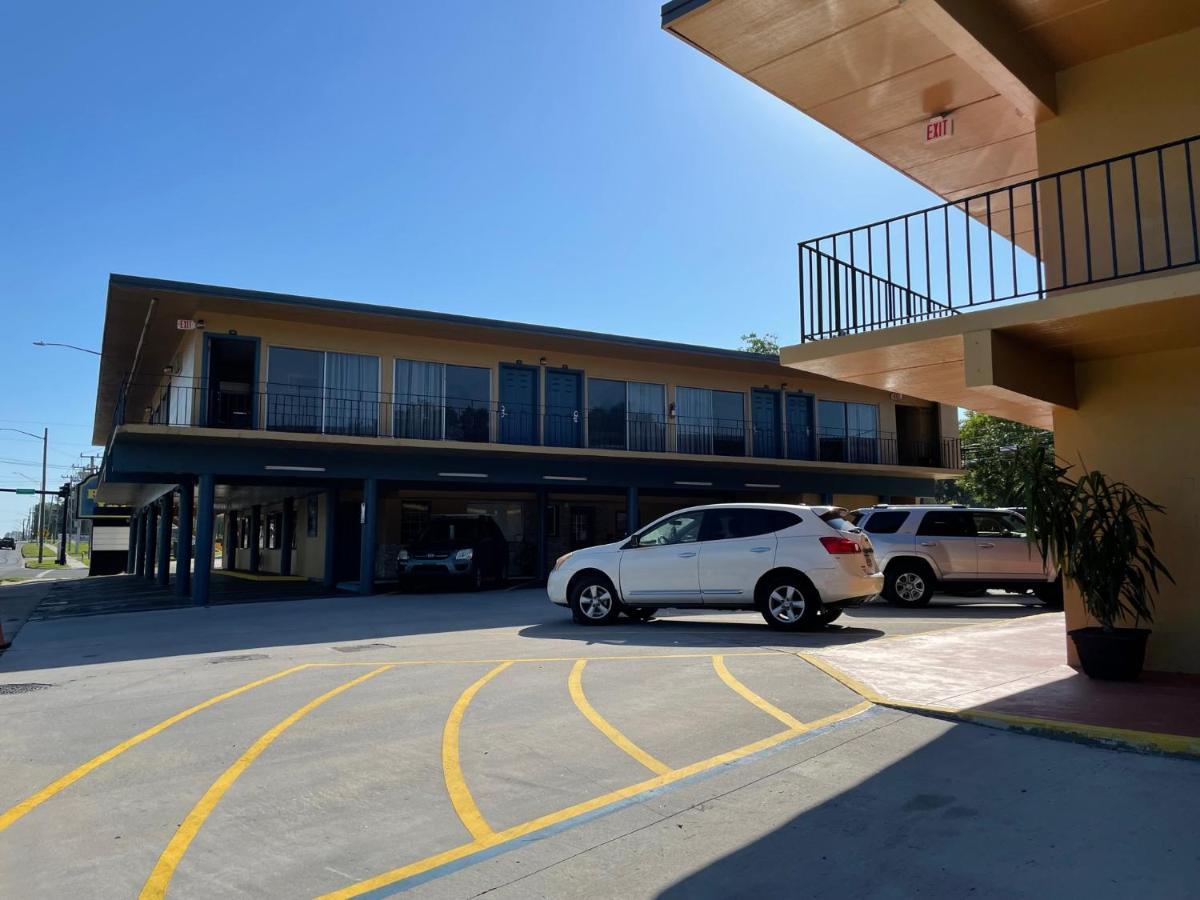 לייב אוק Royal Inn מראה חיצוני תמונה