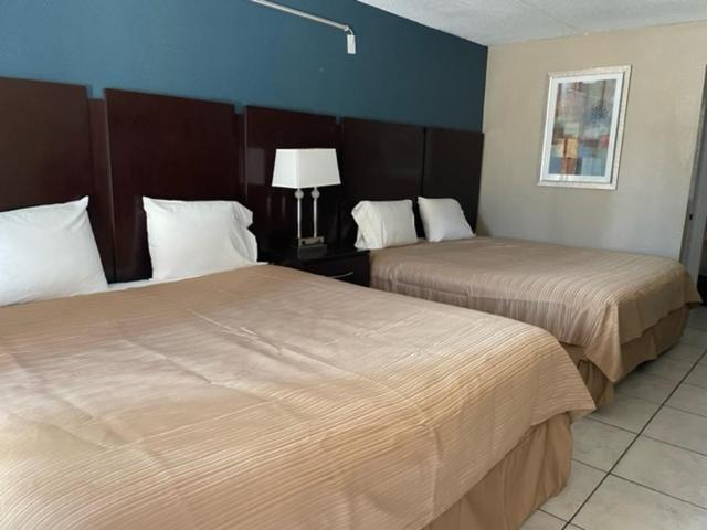 לייב אוק Royal Inn מראה חיצוני תמונה