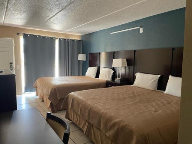 לייב אוק Royal Inn מראה חיצוני תמונה